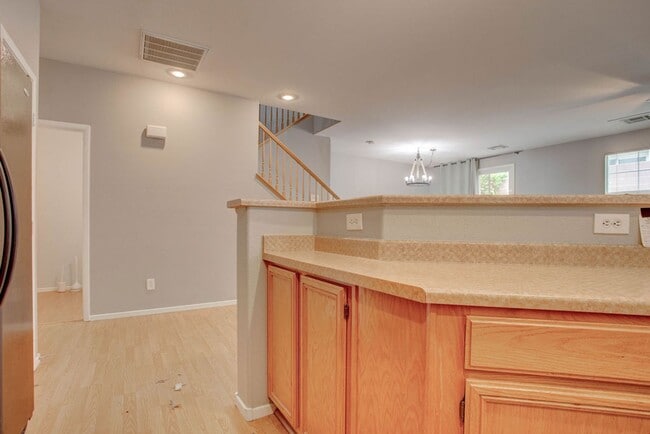 Building Photo - 27 Hudson Canyon St