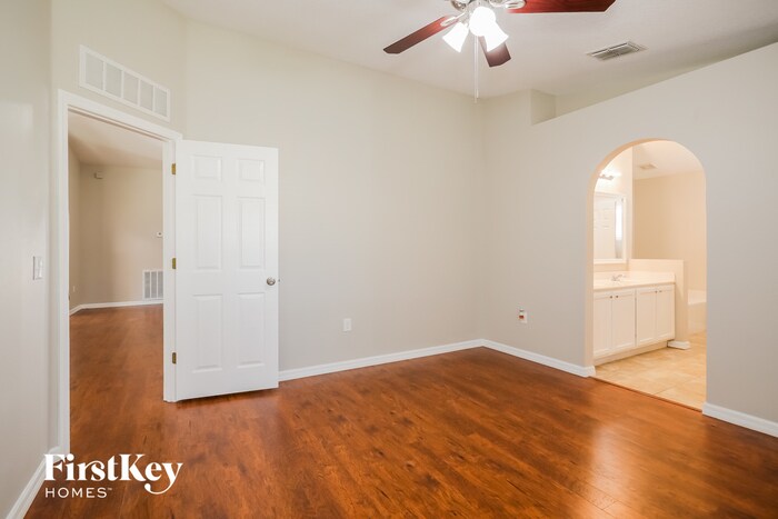 Building Photo - 208 King Arthur Ct