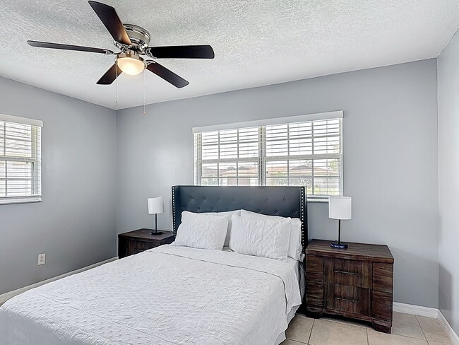Building Photo - 3 Bedroom Home in Poinciana