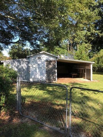 Building Photo - 574 Simpson St