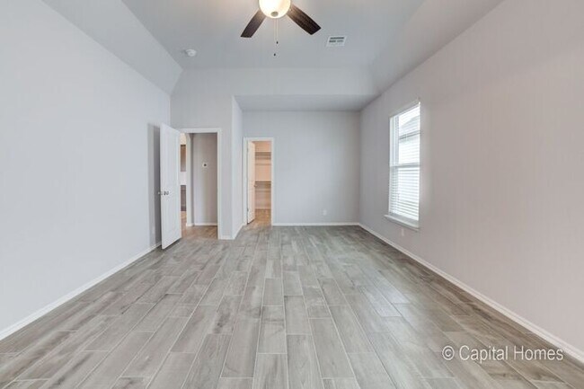 Building Photo - Move In Special! Relax In The Comfort of a...
