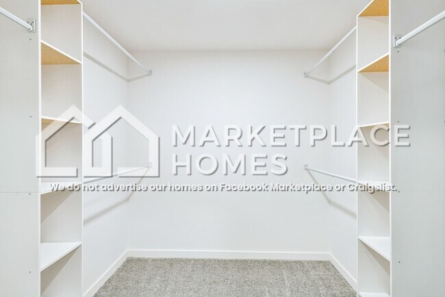 Building Photo - 2032 N Castle Way