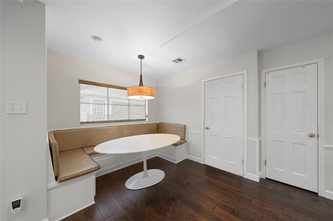Building Photo - 12707 Trail Hollow Dr