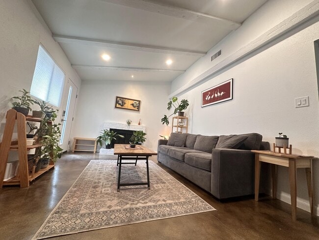 Building Photo - 1706 Royal Hill Dr