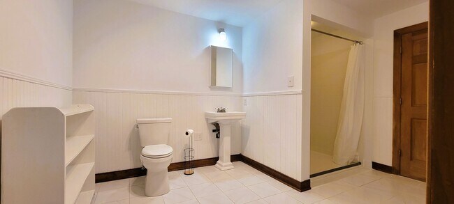 Building Photo - Remodeled secluded wooded oasis off of Qualla Road with handicap access