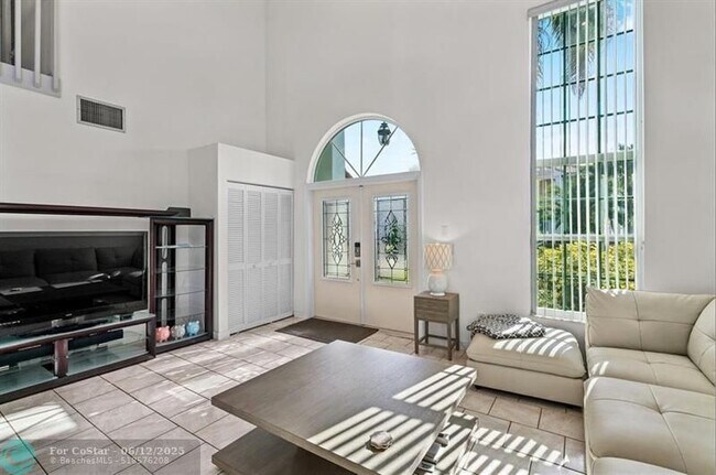 Building Photo - 611 Royal Palm Way