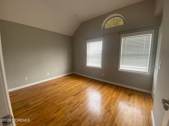 Building Photo - 563 Winter St