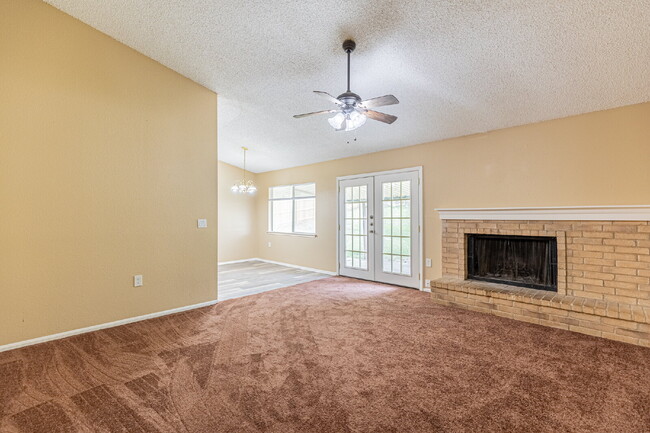 Building Photo - 14719 Highland Peak