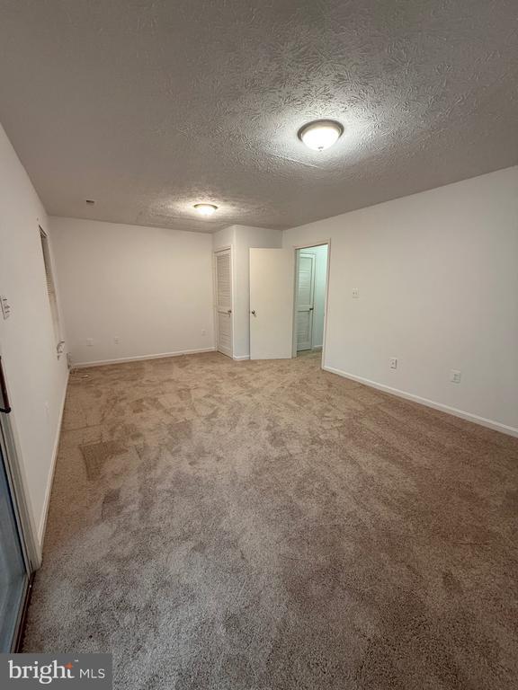 Building Photo - 402 Shaw Ct