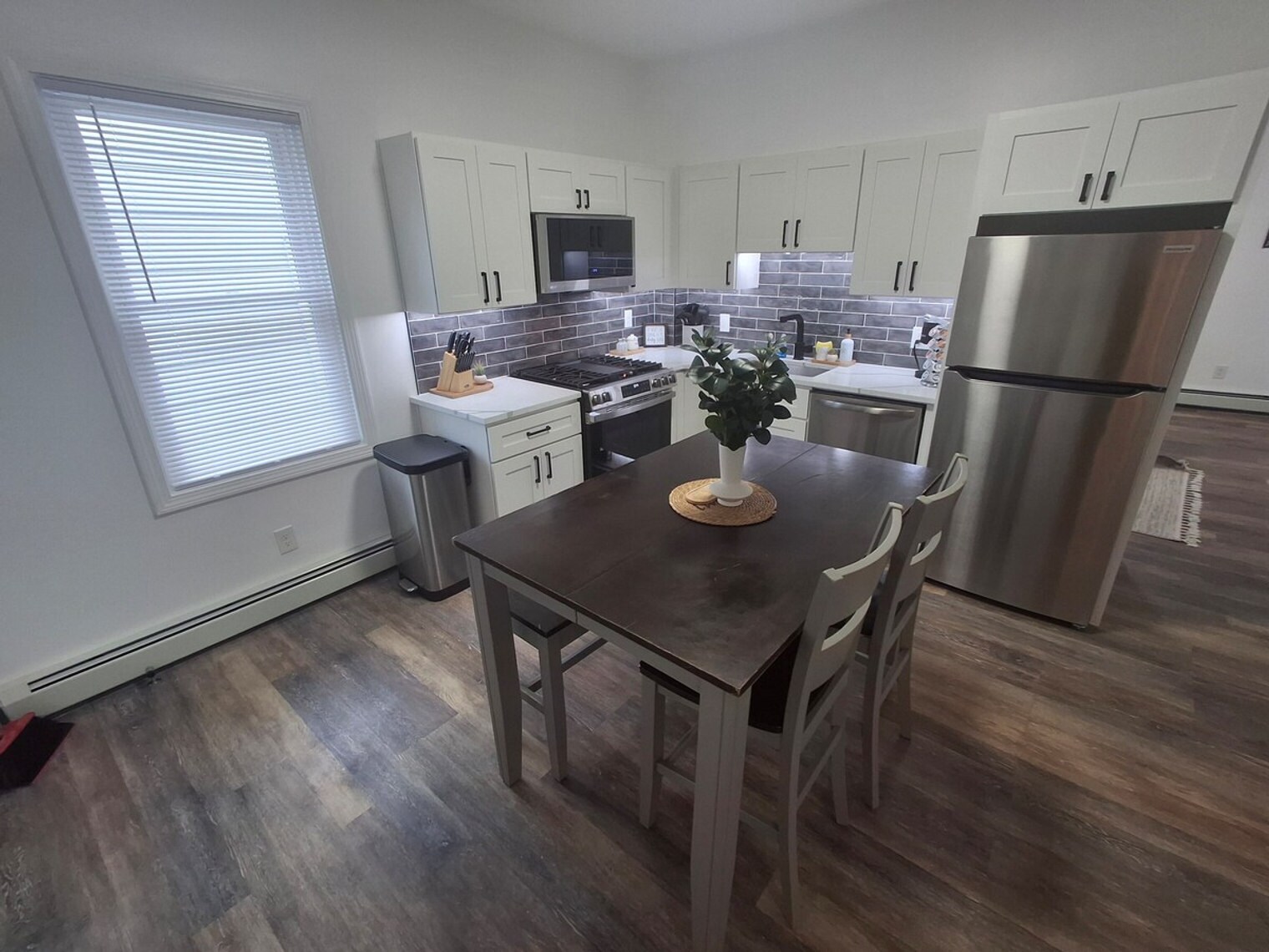 Building Photo - 23 Handy St