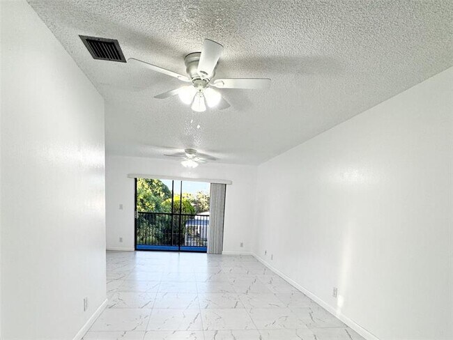 Building Photo - 10687 Royal Palm Blvd