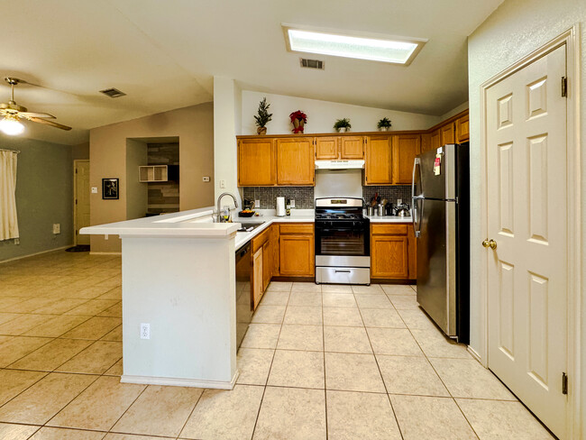Building Photo - 8957 Taline Cir