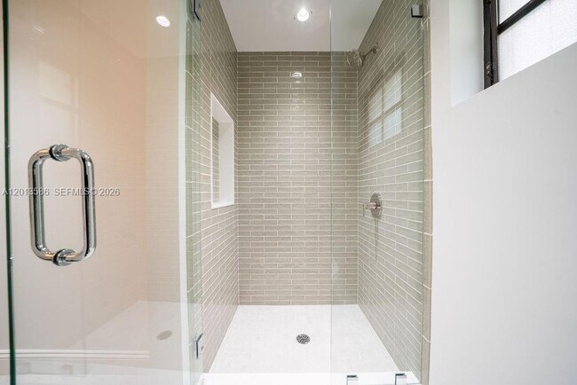 Building Photo - 1550 S Greenway Dr