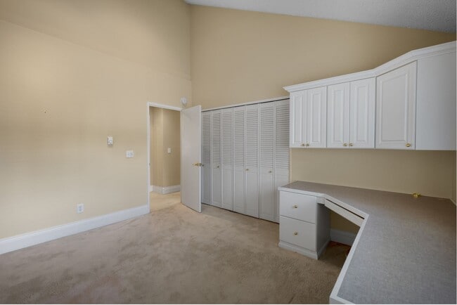 Building Photo - 2bd/1.75ba Bellevue Condo