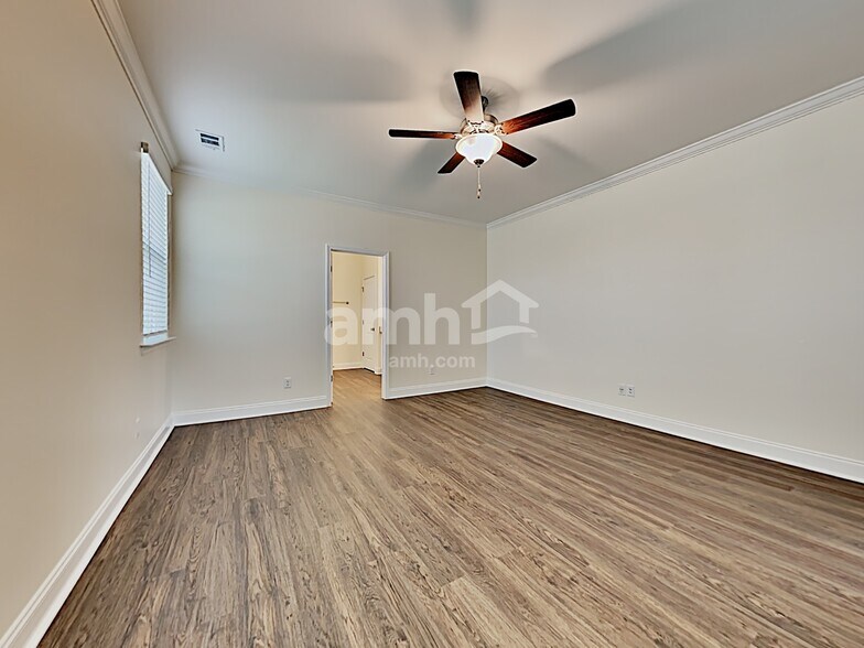 Building Photo - 315 Lakeside Blvd