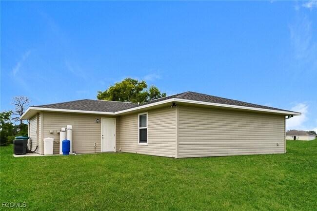 Building Photo - 1703 NW 19th St