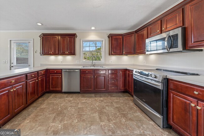 Building Photo - 741 East Ave