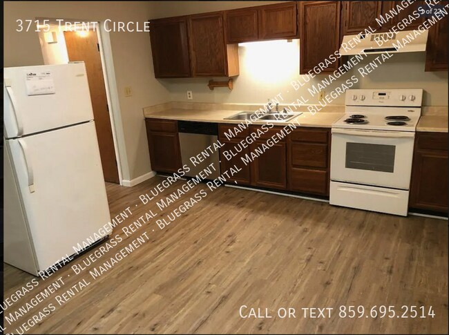 Building Photo - 2 bed 1.5 bath townhome LEX KY