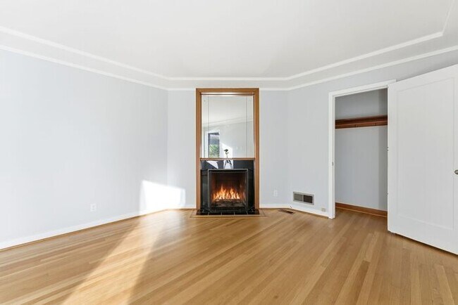 Building Photo - Corner of Character • Rare 2BD Residence at NE 16th & Weidler – Irvington/Lloyd District