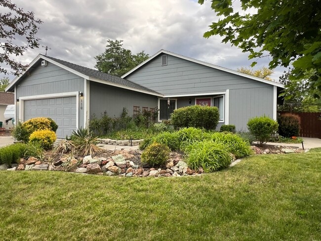 Building Photo - 3 bedroom, 2 bathroom, 1447 Sq Ft