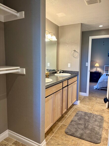 Building Photo - 11617 Blackmoor St