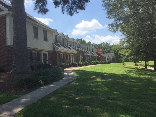 Building Photo - 2505 Saint Christopher Cir SW