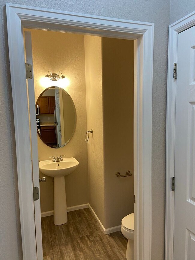 Building Photo - Newly Updated 3Bed/3Bath Townhome Near Ft Carson!