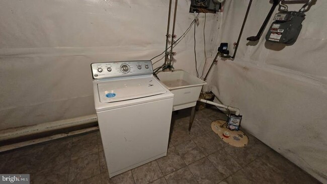 Building Photo - 1515 N 60th St