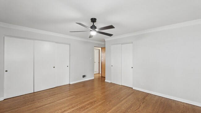 Building Photo - 893 S Poplar Ave