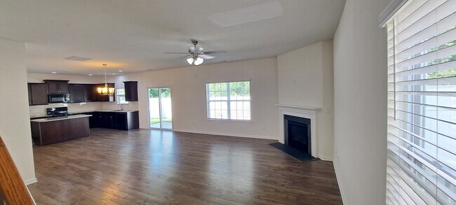 Building Photo - 1527 Sergeant Ln