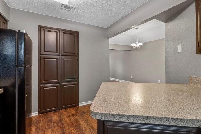 Building Photo - 808 Custer St