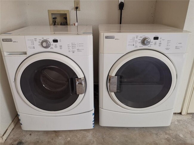 Building Photo - 1603 Sylvia Ln