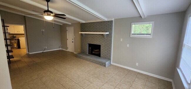 Building Photo - 1120 Stratford Rd