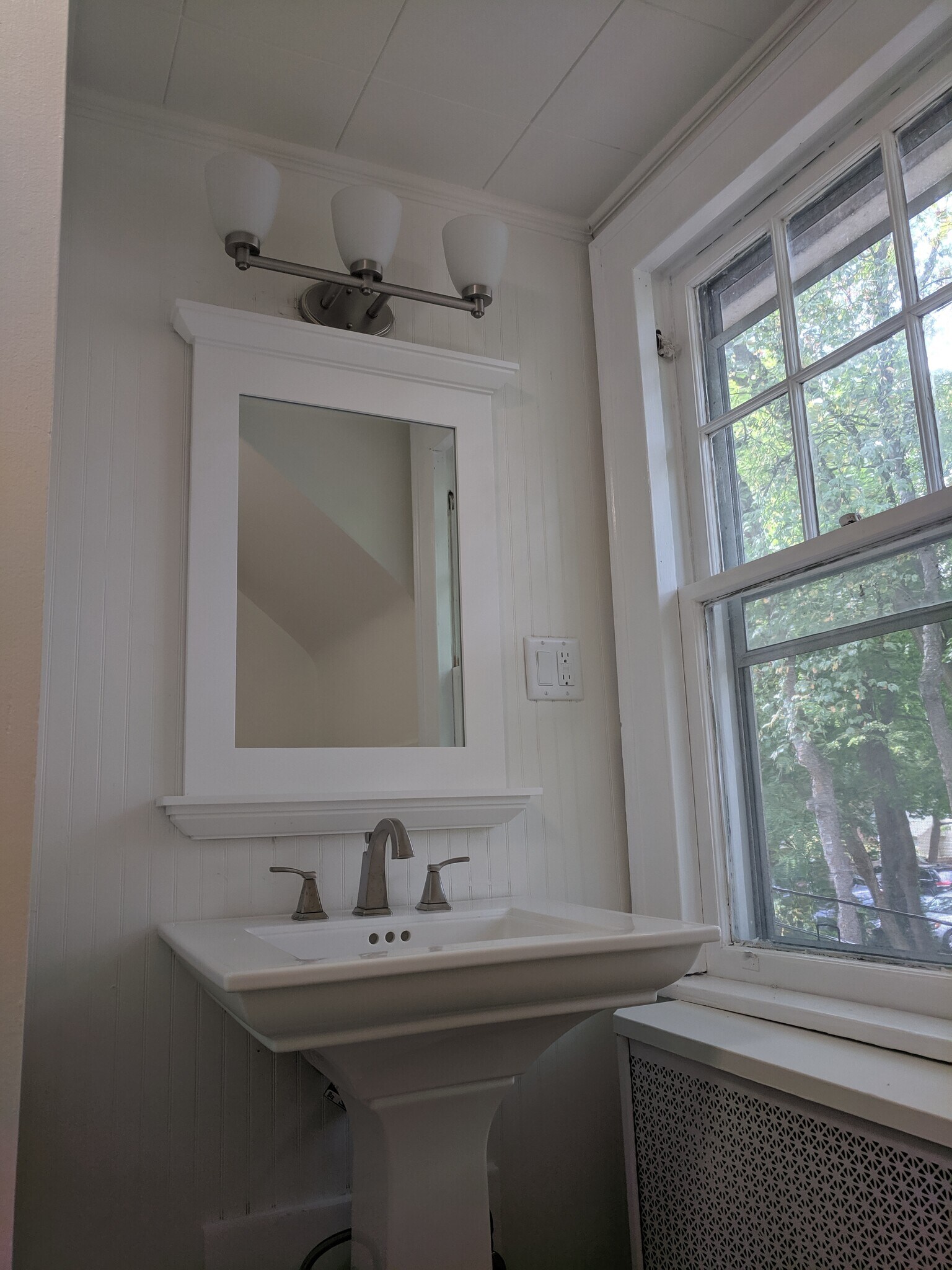 Building Photo - 245 E Hamilton Ave