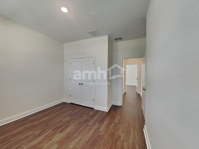 Building Photo - 1002 Summer Stone Lp