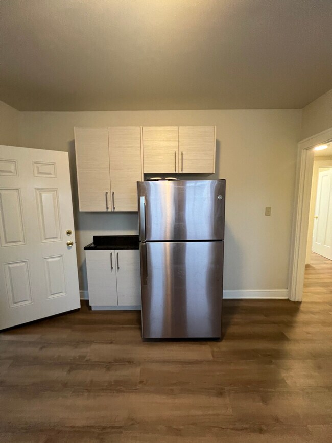 Building Photo - 1022 N Menard Ave