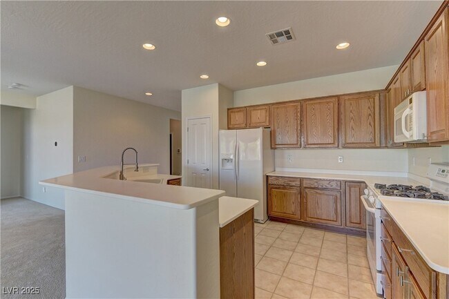 Building Photo - 2576 Chasma Dr