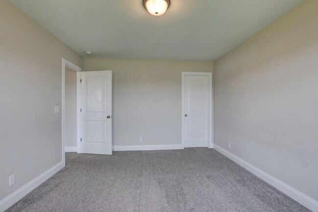 Building Photo - 230 Cotoneaster Ln