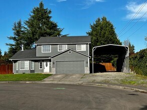 Building Photo - Gorgeous 4 Bedroom 2.5 Bath Single Family ...
