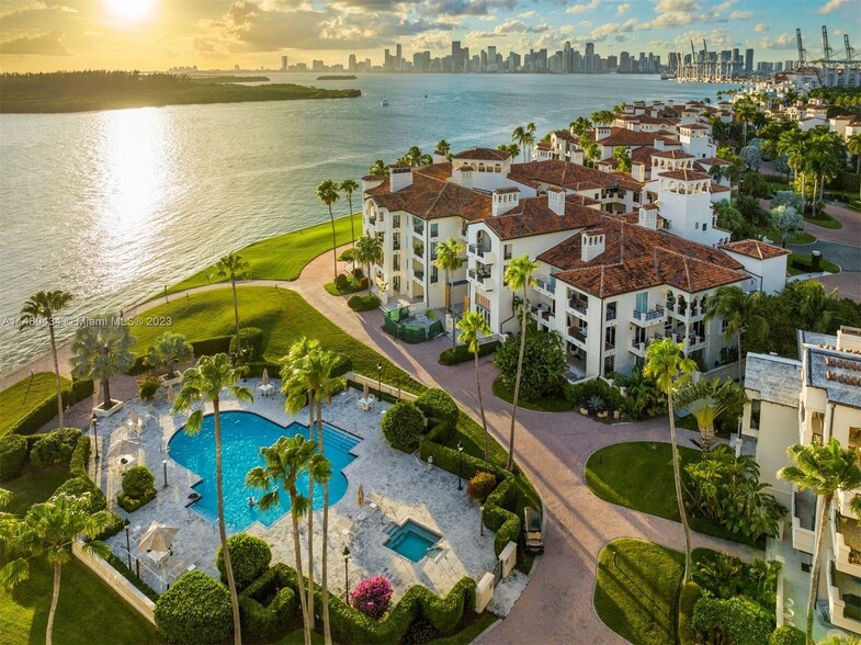 Building Photo - 2514 Fisher Island Dr