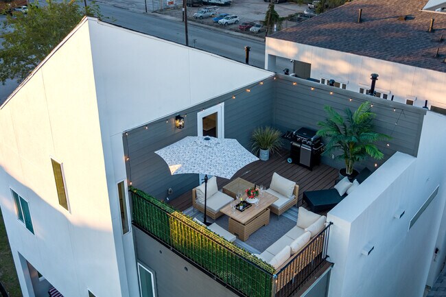 Building Photo - 913 Thompson St