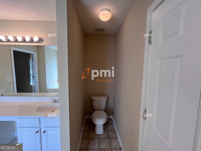 Building Photo - 7151 Flagstone Pl