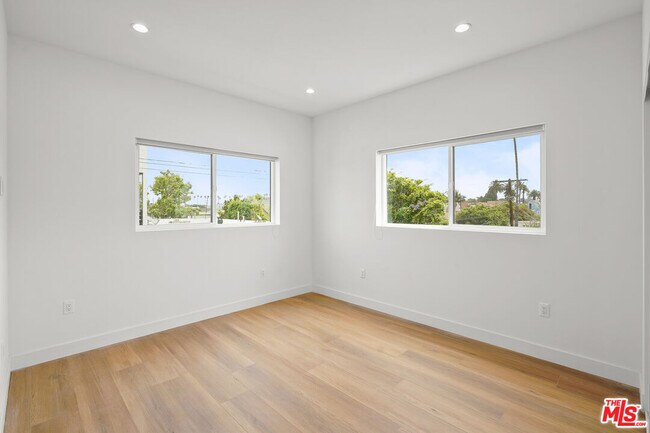 Building Photo - 4527 W 17th St