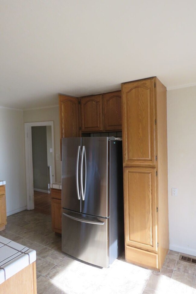 Building Photo - 2 Bedroom with VIEWS in Sunnyside Neighborhood