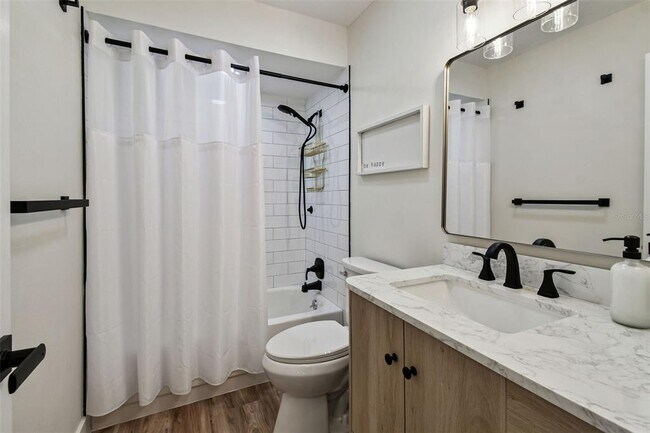 Building Photo - 9032 Mission Oaks Blvd