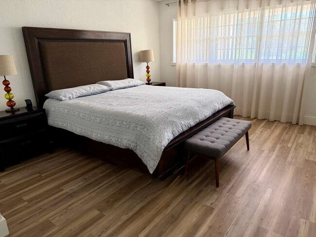 Building Photo - 2651 S Palm Aire Dr