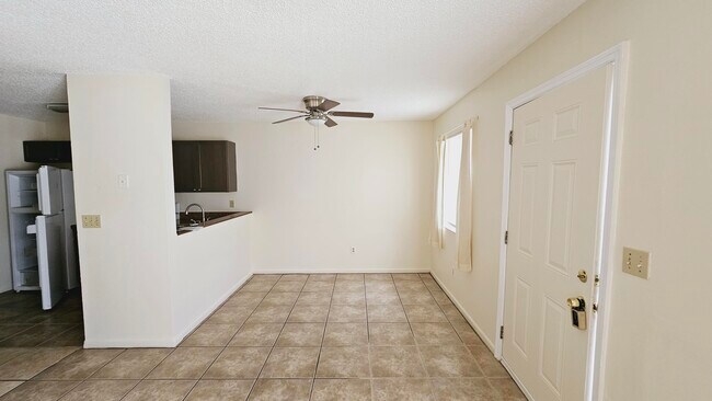 Building Photo - 1050 N Fiske Blvd