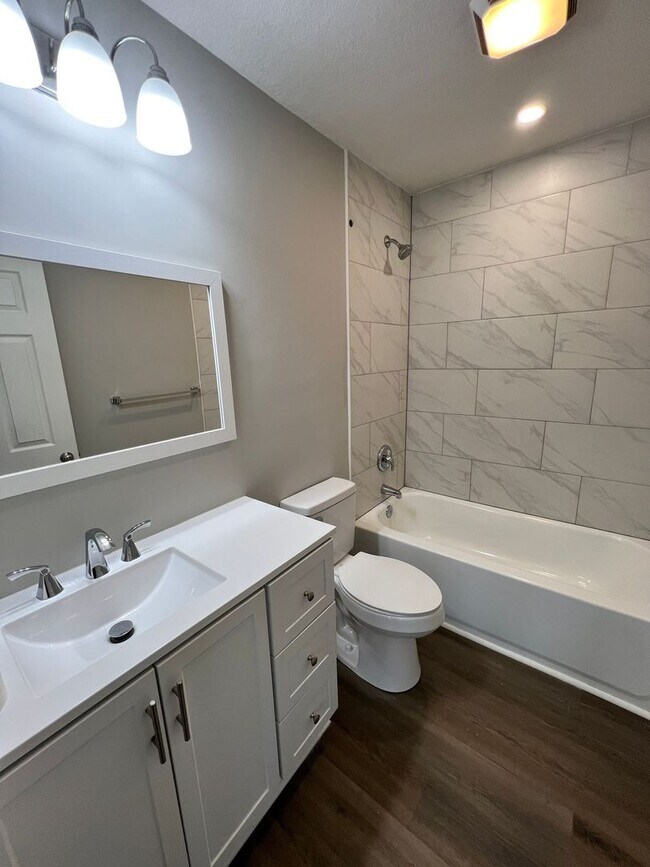 Building Photo - Inviting 3 Bedroom Home with Garage & Storage Space