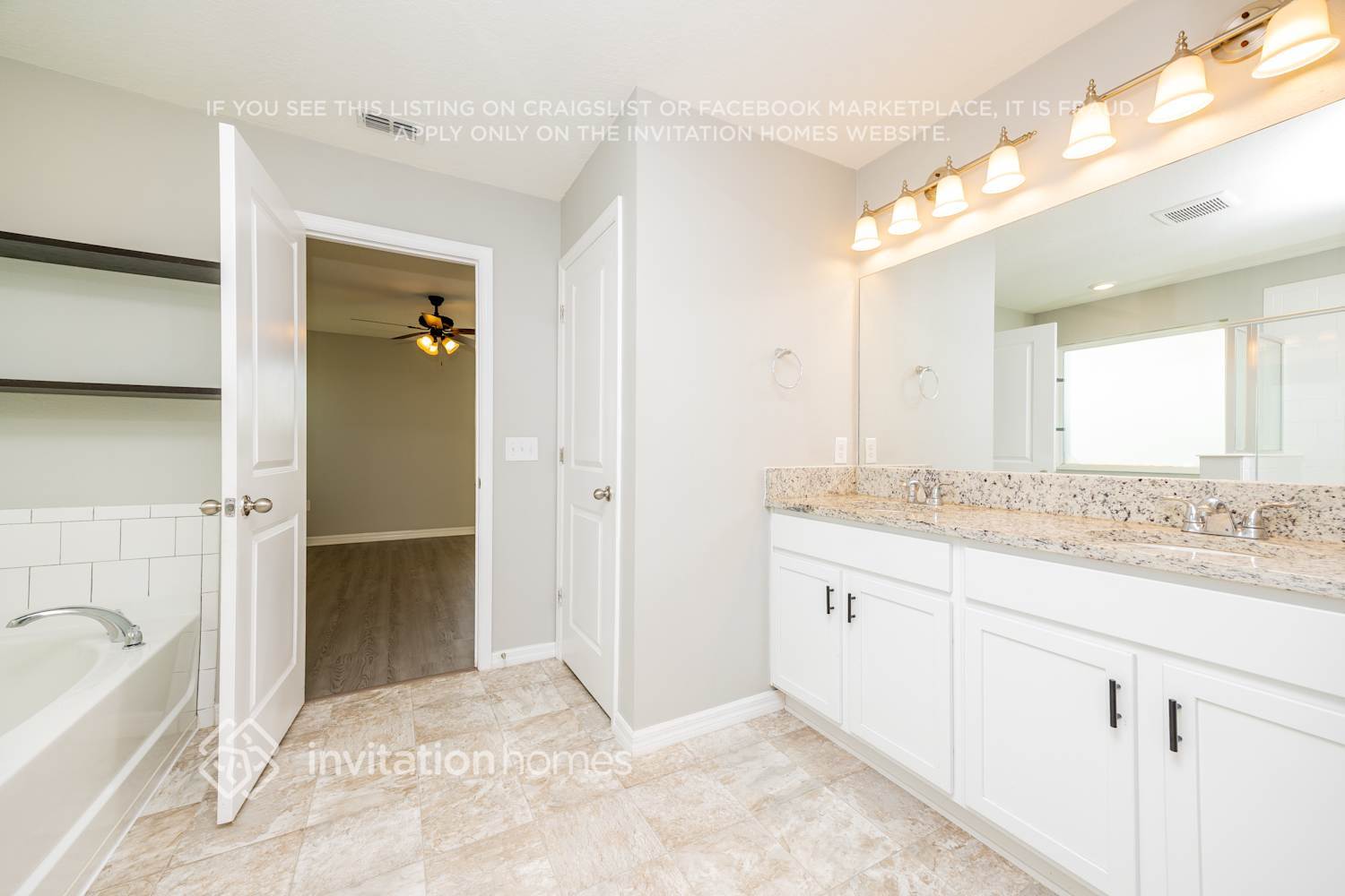 Building Photo - 10619 Laguna Plains Dr