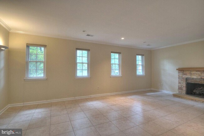 Building Photo - 2405 Earlsgate Ct